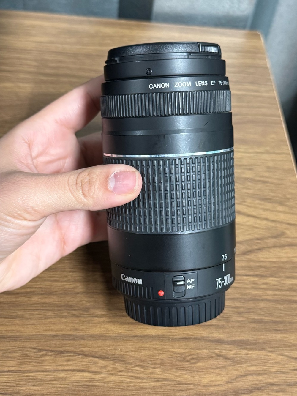 Canon EF 75-300mm f/4-5.6 III Telephoto Zoom Lens - Great Condition! - Picture 2 of 7